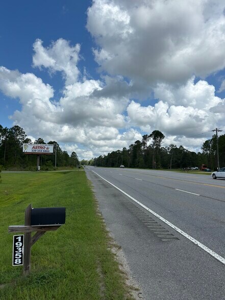 More Photos Of 19358 Valdosta Hwy, Valdosta Light Distribution For Lease