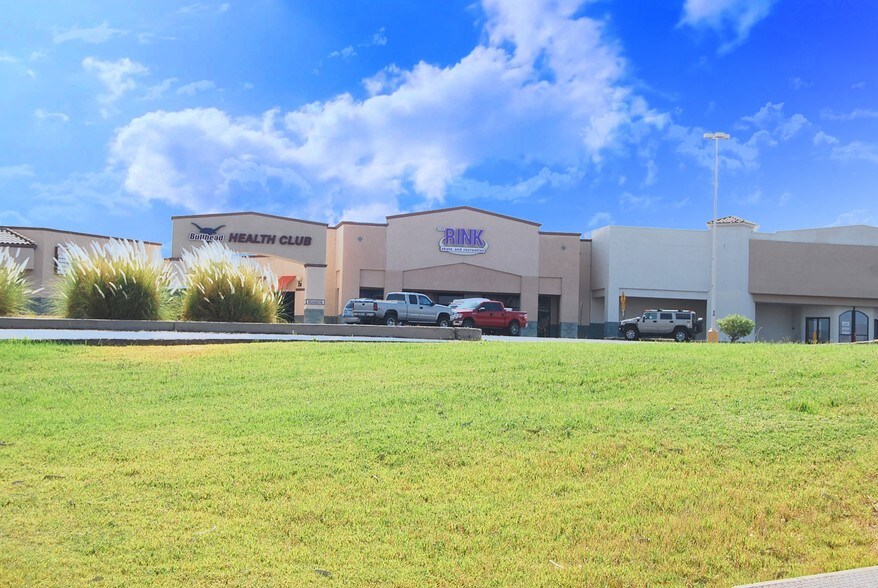 More Photos Of 2350 Miracle Mile Rd, Bullhead City Department Store For Lease