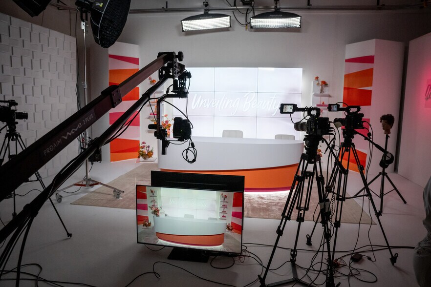 More Photos Of 1957 E Irving Blvd, Irving Movie Radio TVStudio For Sale