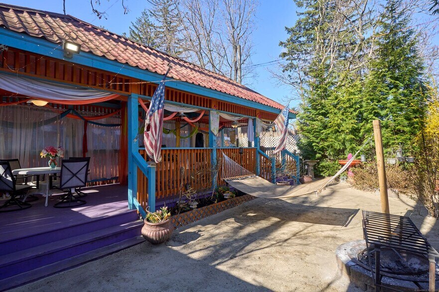 More Photos Of 39 Capen St, Hartford Multifamily For Sale