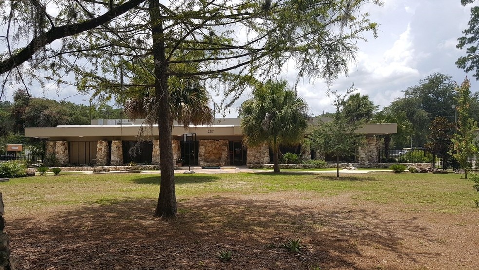 More Photos Of 207 NW 23rd Ave, Gainesville Medical For Sale