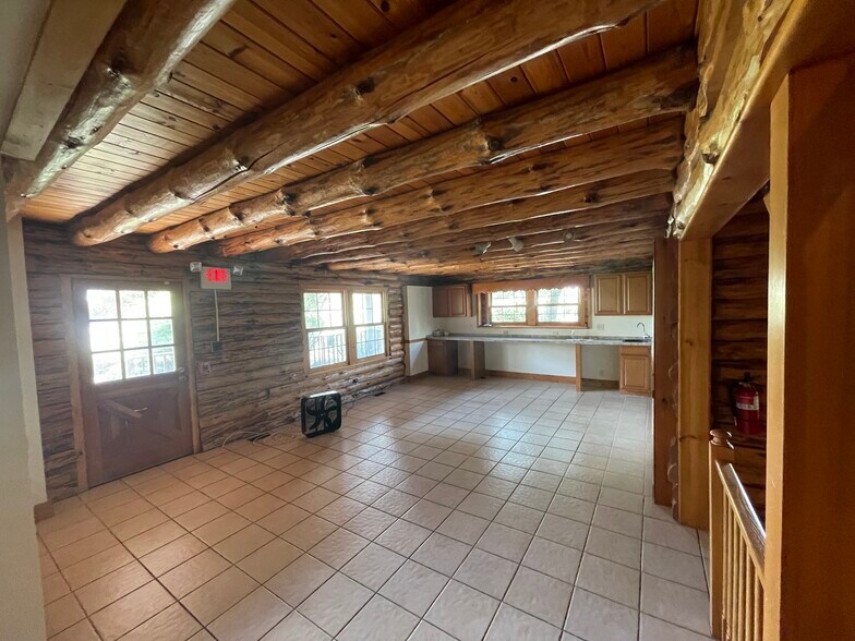 More Photos Of 1136 State Route 31, Lebanon General Retail For Sale