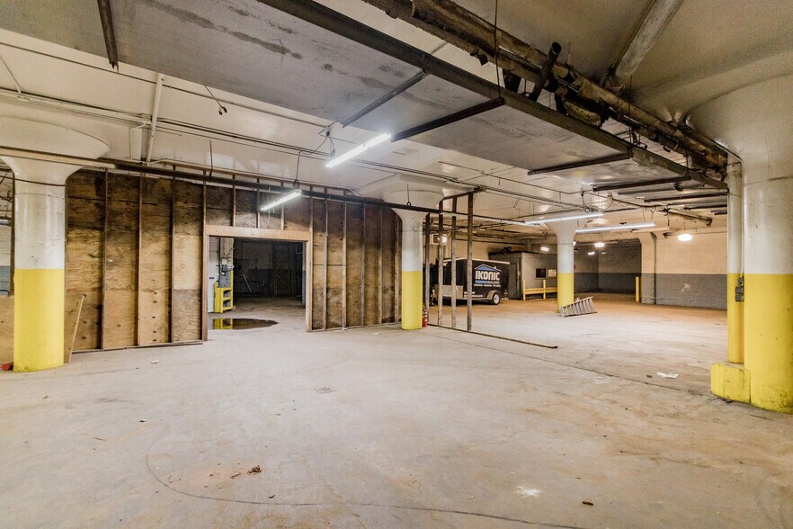 More Photos Of 2600 E Grand Blvd, Detroit Warehouse For Sale