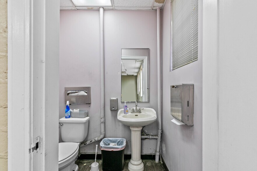 More Photos Of 3255 Saco St, Vernon Warehouse For Lease