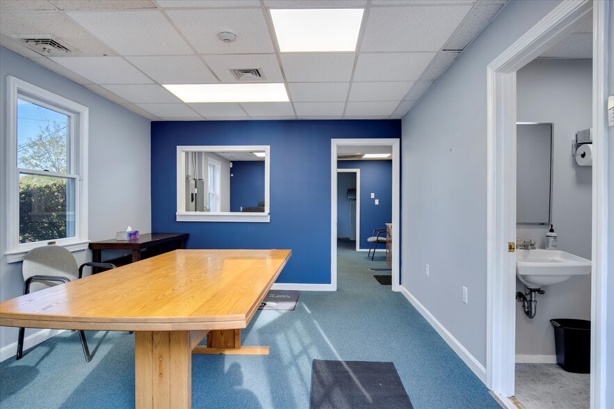 More Photos Of 7 Colonel Dr, Bourne Auto Repair For Sale