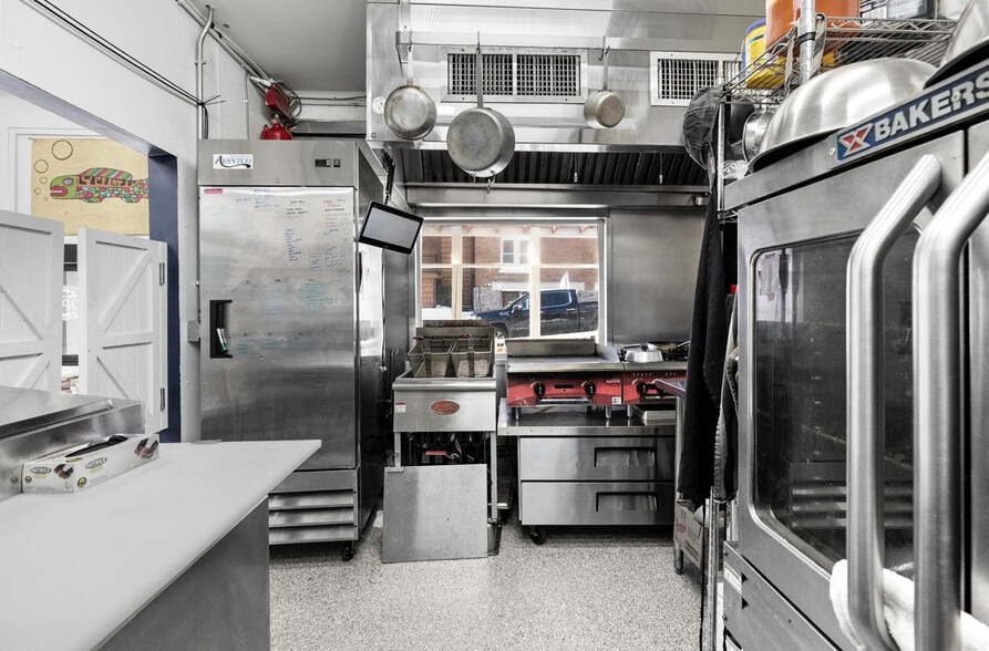 More Photos Of 2 Pond St, Bristol Storefront For Sale