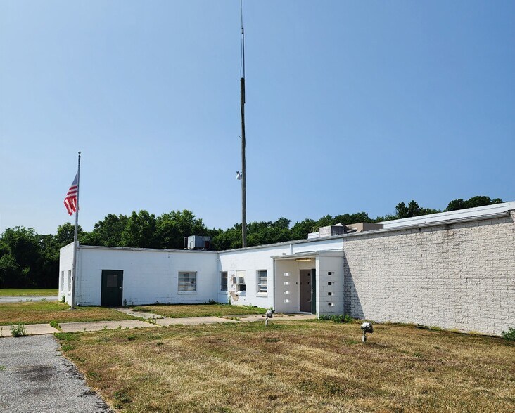 More Photos Of 502 Factory Ave, Ridgely Industrial For Sale