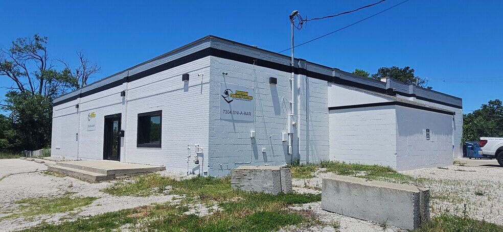 More Photos Of 7304 Sni-A-Bar Rd, Kansas City Warehouse For Sale