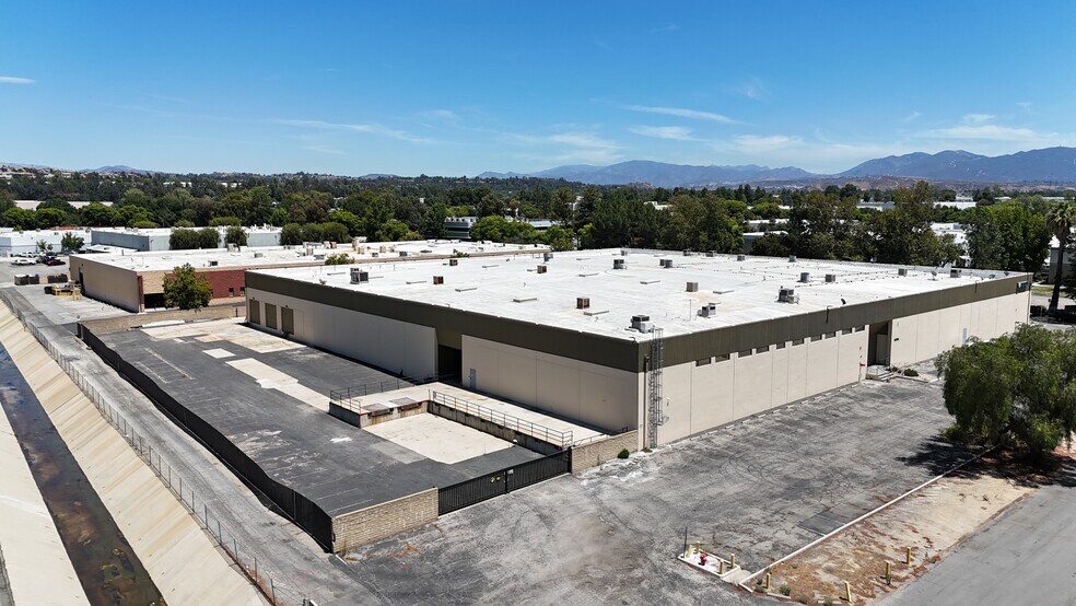 More Photos Of 25371-25395 Rye Canyon Rd, Valencia Warehouse For Lease