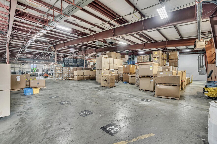 More Photos Of 202 1st St S, Kalona Manufacturing For Sale