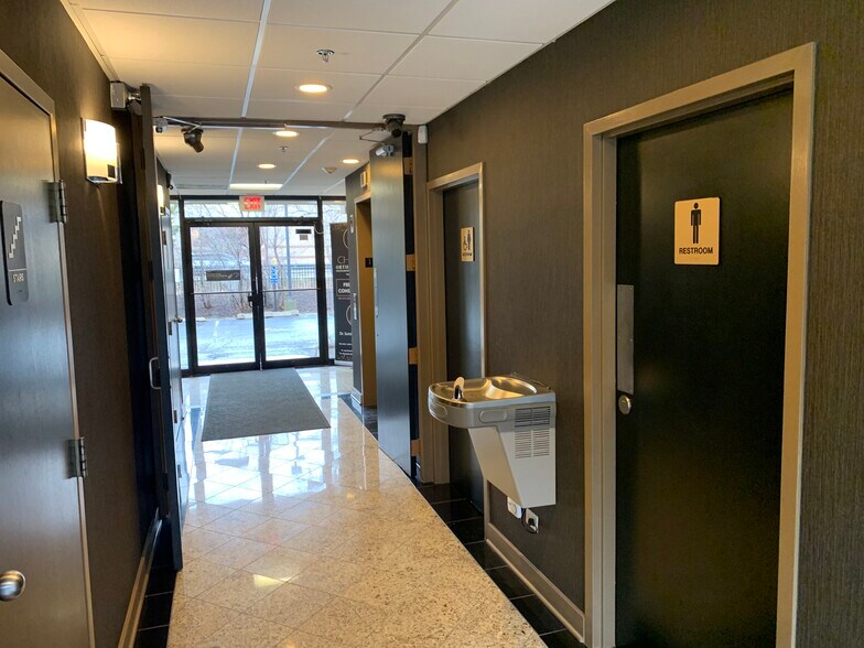 More Photos Of 519 N Cass Ave, Westmont Medical For Lease