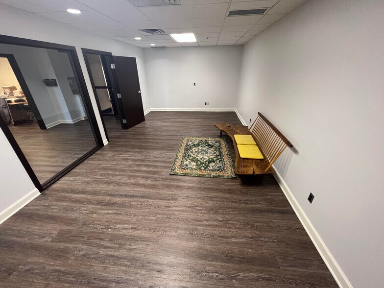 More Photos Of 401-411 S Old Woodward Ave, Birmingham Office Residential For Lease
