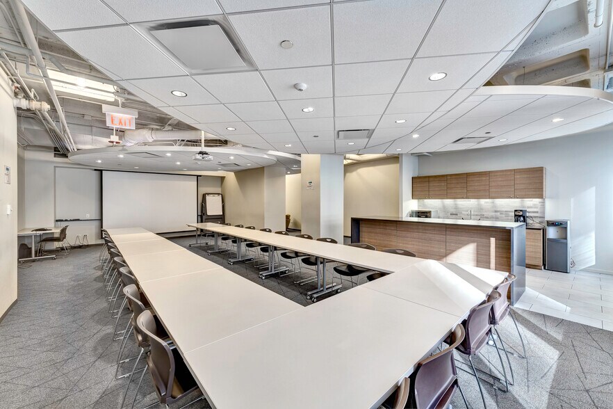 More Photos Of 111 W Jackson Blvd, Chicago Office For Lease