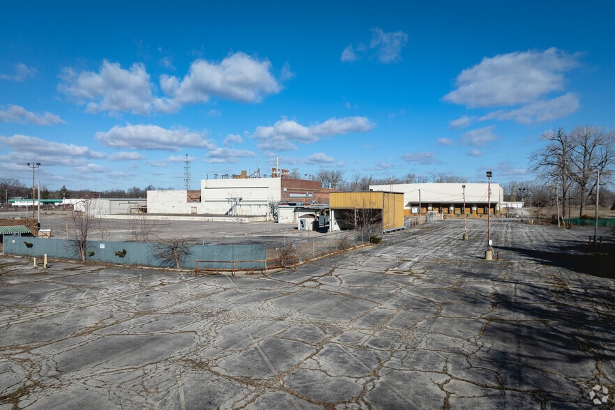 More Photos Of 1930 Tremainsville Rd, Toledo Manufacturing For Sale
