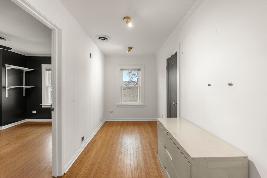 More Photos Of 305 S Naperville Rd, Wheaton Office For Sale