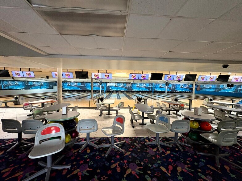 More Photos Of 4180 Pinkston St, Beaumont Bowling Alley For Sale
