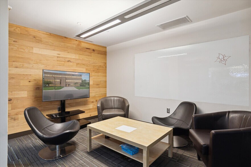 More Photos Of 950 Stephenson Hwy, Troy Loft Creative Space For Lease