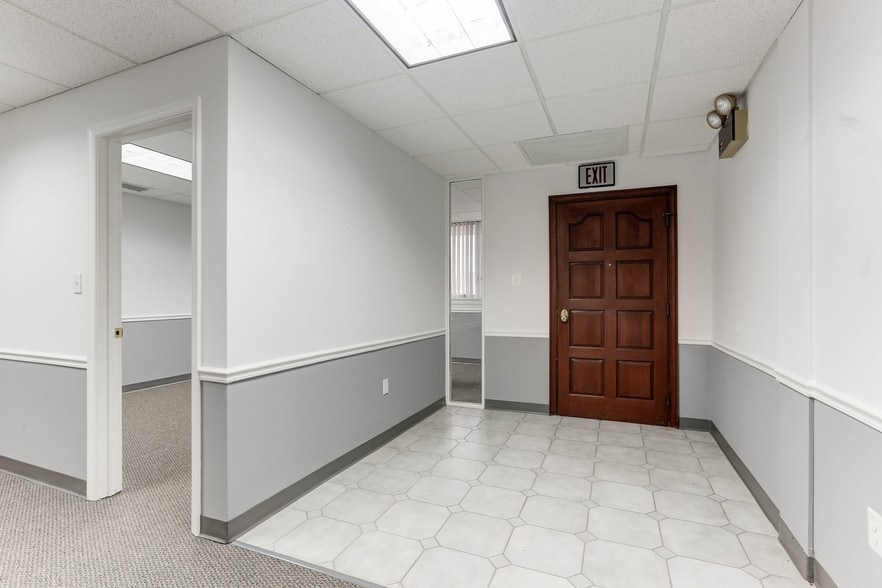 More Photos Of 2915-2917 Hunter Mill Rd, Oakton Medical For Sale