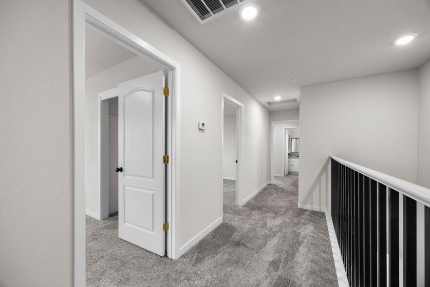 More Photos Of 930 W Alameda St, Manteca Apartments For Sale