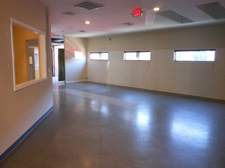 More Photos Of 643 Massachusetts Ave, Indianapolis Storefront For Lease