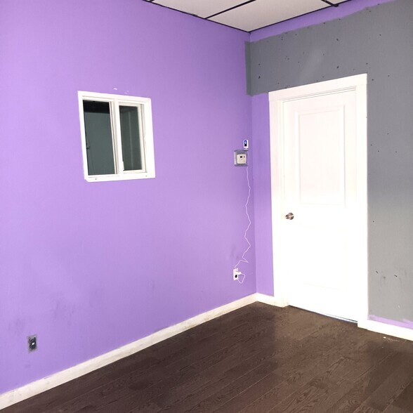 More Photos Of 4557 Dr Martin Luther King Dr, Saint Louis Light Manufacturing For Sale