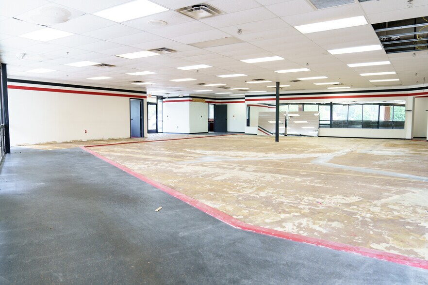 More Photos Of 204 Ward Cir, Brentwood Storefront Retail Office For Lease