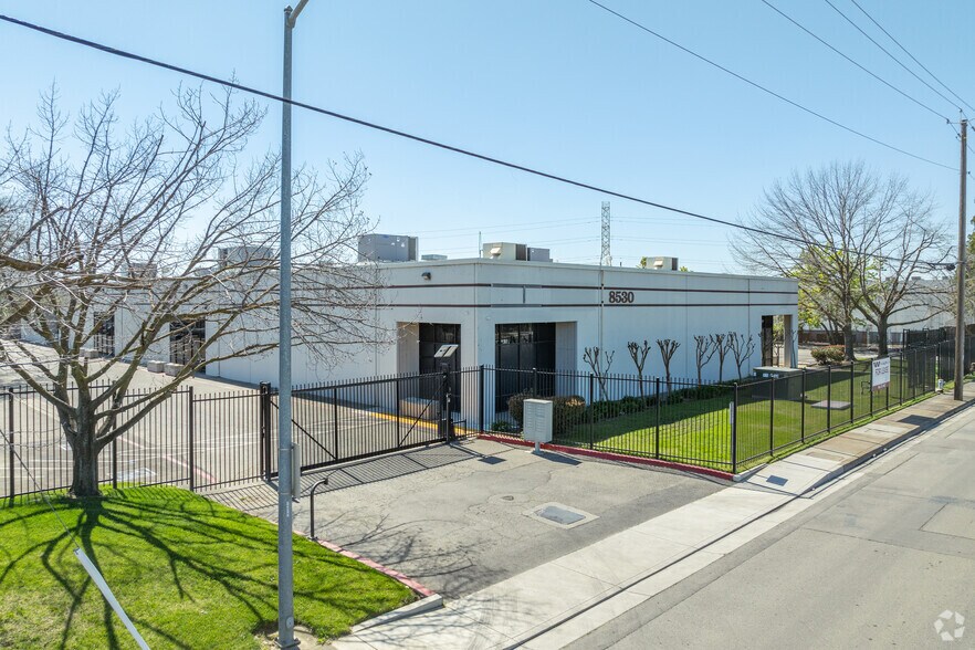 Primary Photo Of 8530 Fruitridge Rd, Sacramento Warehouse For Lease