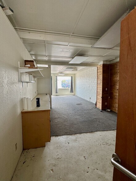 More Photos Of 253 E Main St, Klamath Falls General Retail For Sale