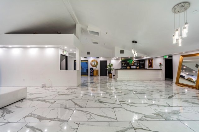 More Photos Of 4225 Crenshaw Blvd, Los Angeles Bar For Lease