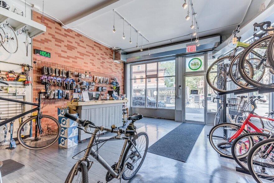 More Photos Of 858 Fulton St, Brooklyn Bank For Lease