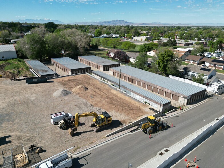 More Photos Of 2087 N Main St, Sunset Freestanding For Sale