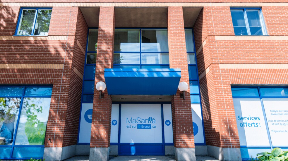 More Photos Of 303 Boul Pierre-Bertrand, Québec Medical For Lease