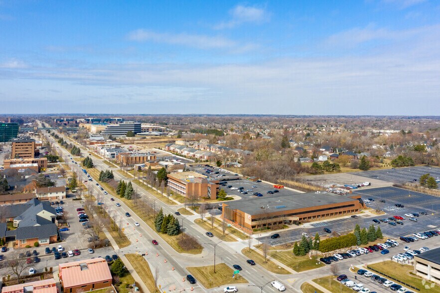 More Photos Of 1650 W Big Beaver Rd, Troy Office For Lease