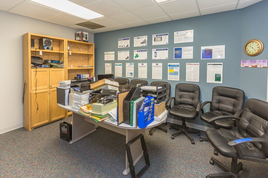 More Photos Of 100 Sylvan Pky, Amherst Medical For Lease