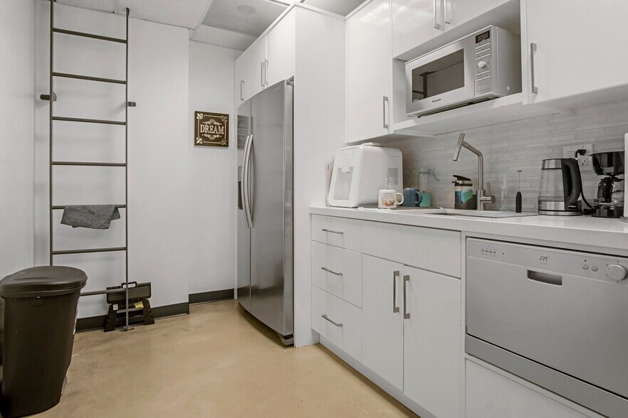 More Photos Of 18709 Topham St, Tarzana Loft Creative Space For Sale