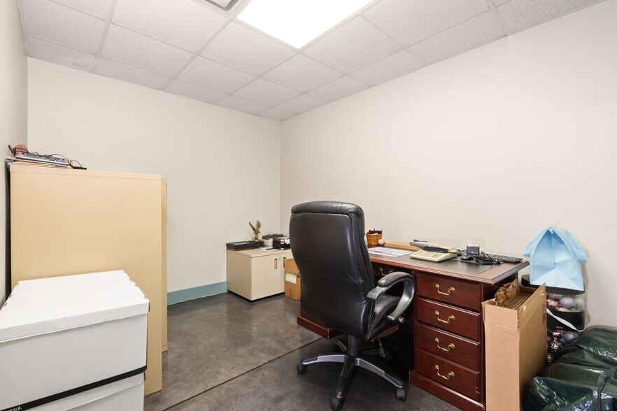 More Photos Of 2239 15th St, Sarasota Warehouse For Sale