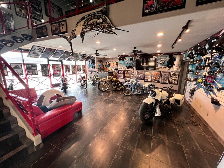 More Photos Of 23047 N 15th Ln, Phoenix Service For Lease