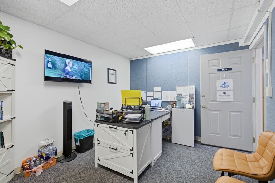 More Photos Of 201 New Bridge St, Jacksonville Office Residential For Sale