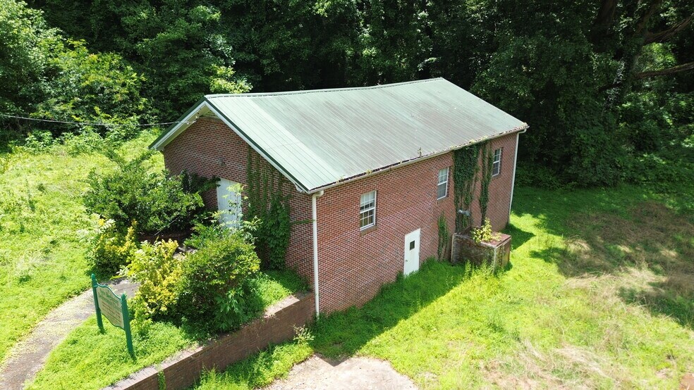 More Photos Of 133 2nd NW St, Atlanta Religious Facility For Lease