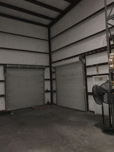 More Photos Of 3140 Lees Ln, Mobile Light Distribution For Sale