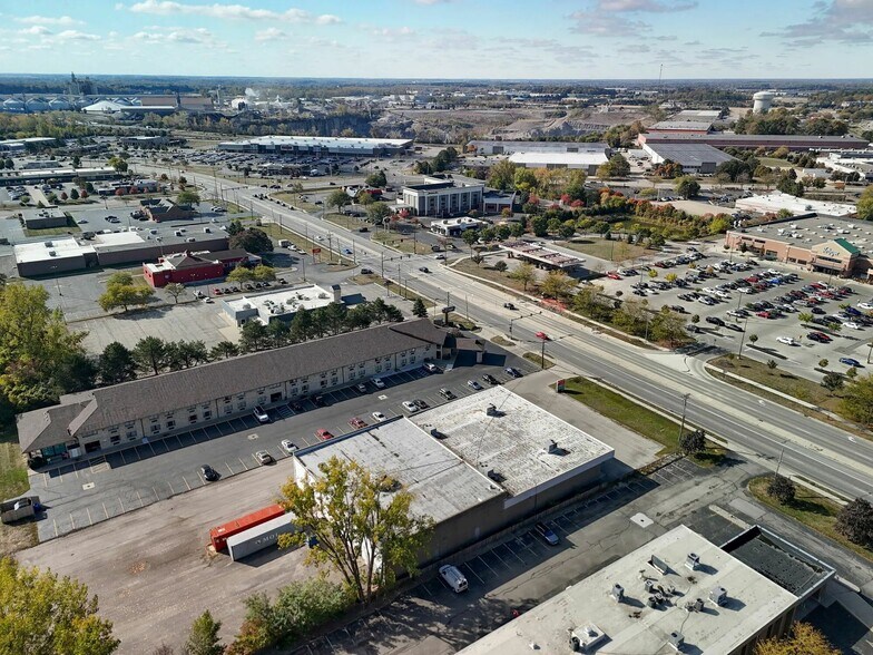 More Photos Of 1436 Reynolds Rd, Maumee Freestanding For Sale