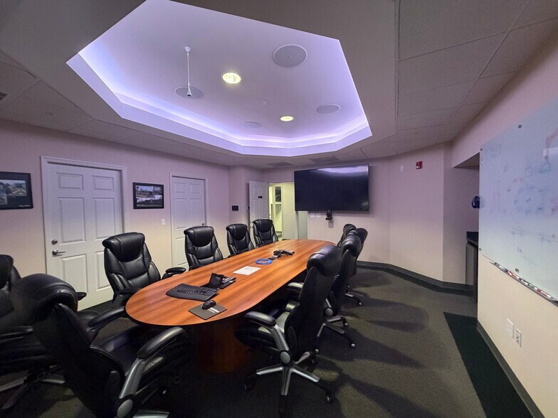 More Photos Of 12120 Metro Pky, Fort Myers Warehouse For Sale