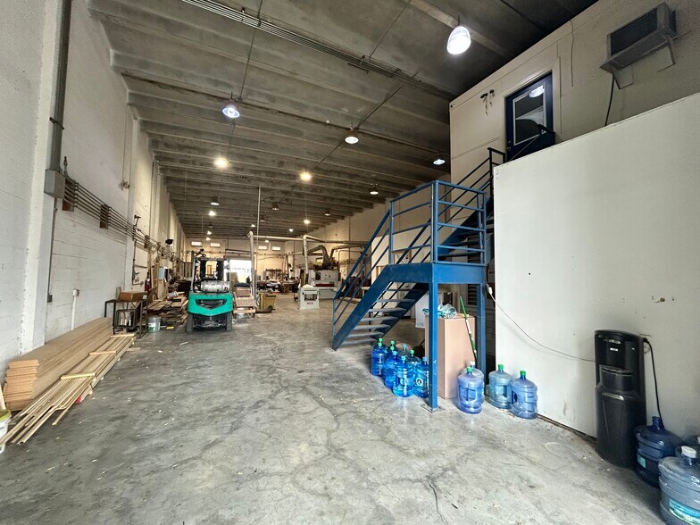More Photos Of 2720 W 3rd ct, Hialeah Manufacturing For Lease