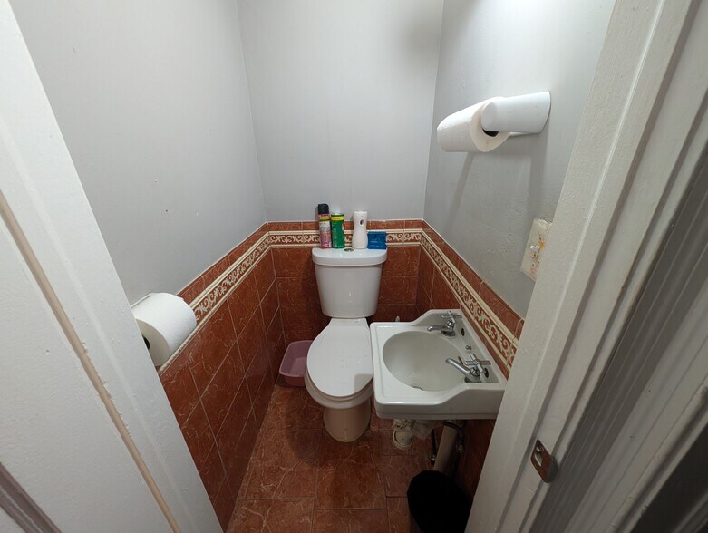 More Photos Of 2801 E Federal St, Baltimore Multifamily For Sale