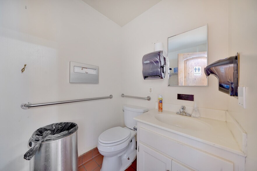 More Photos Of 36 Main St, Sutter Creek Restaurant For Sale