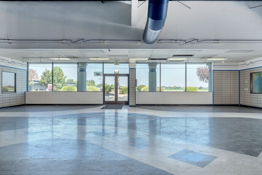 More Photos Of 2957 E Fairview Ave, Meridian Freestanding For Sale