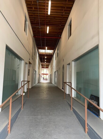 More Photos Of 5176 Santa Monica Blvd, Los Angeles Loft Creative Space For Lease