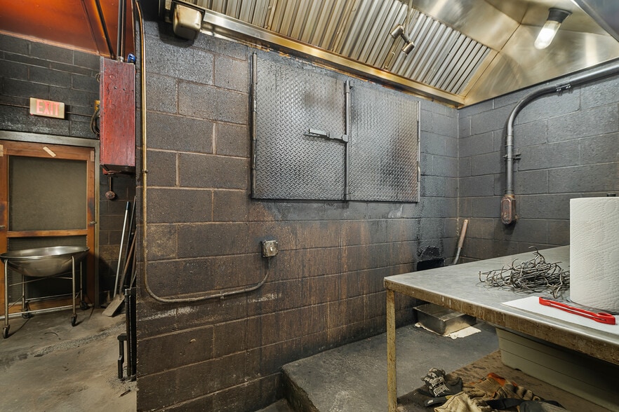 More Photos Of 2117 S 34th St, Kansas City Restaurant For Sale
