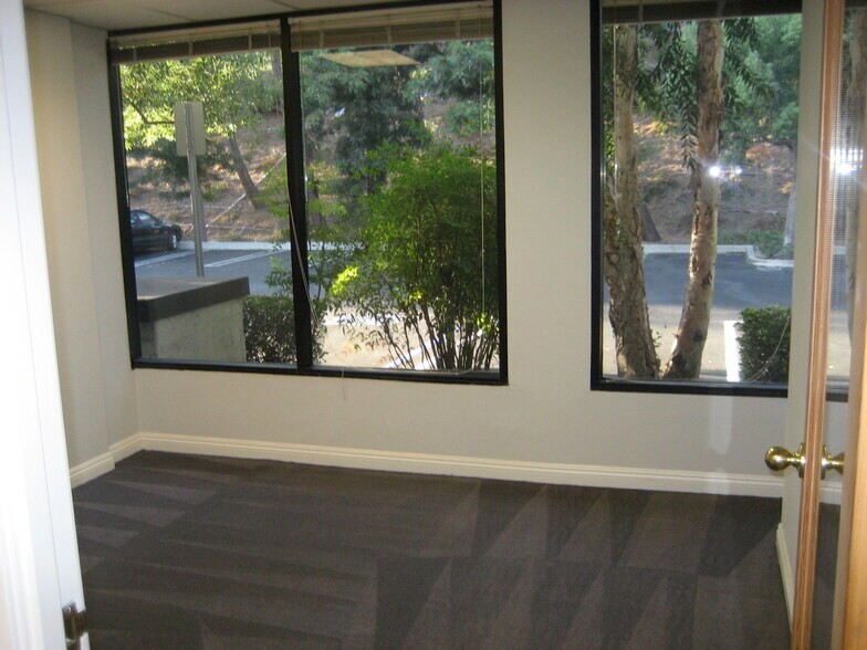 More Photos Of 30423 Canwood St, Agoura Hills Office For Sale