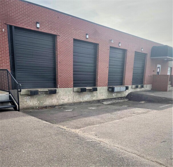 More Photos Of 3930-3940 Holly St, Denver Warehouse For Lease